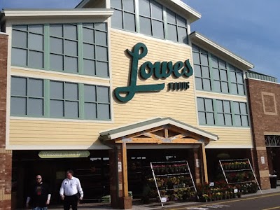 Lowes Foods University Commons Store Front